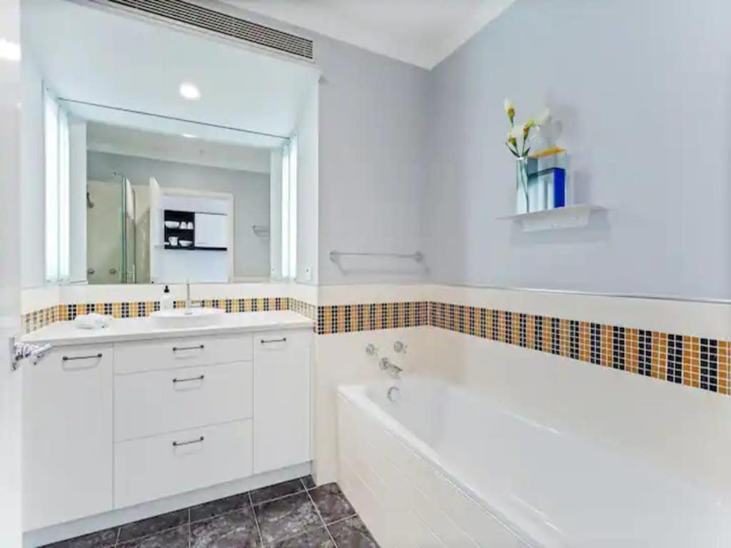 Lovely Bright Apartment With Balcony Pool And Gym Auckland Exteriör bild