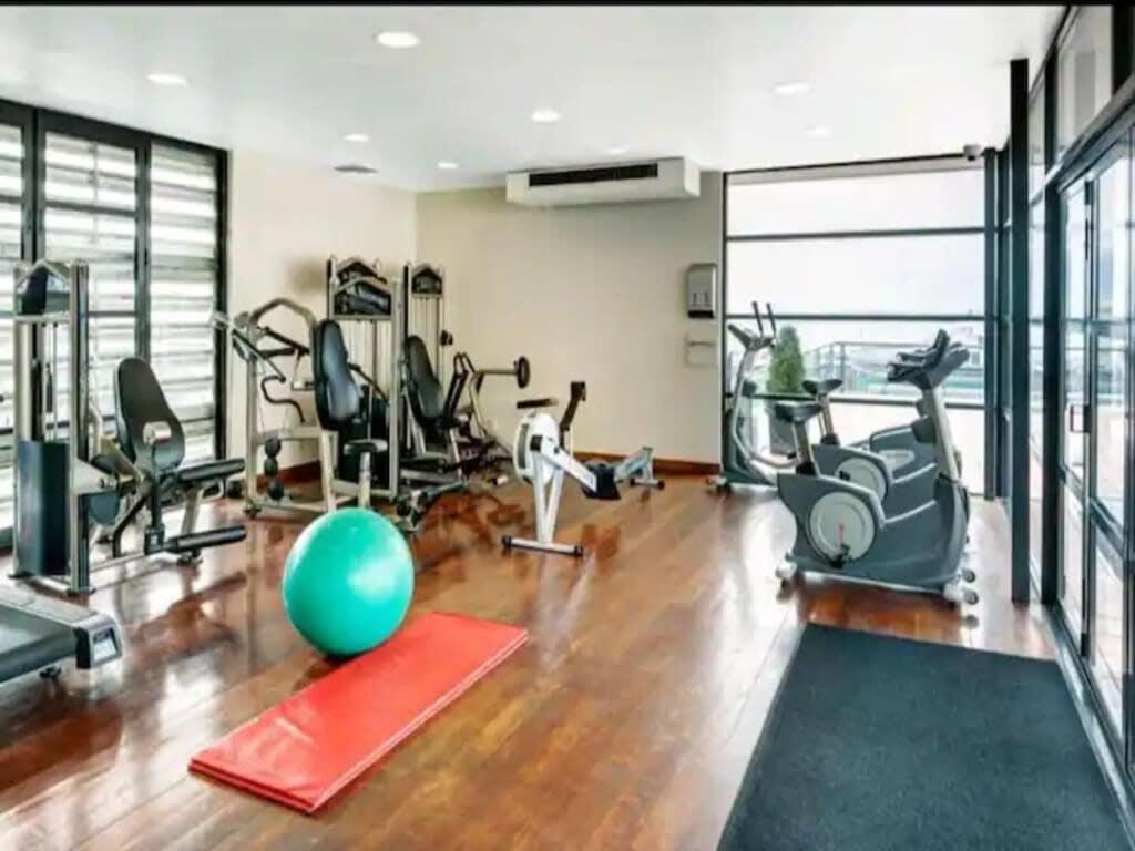 Lovely Bright Apartment With Balcony Pool And Gym Auckland Exteriör bild