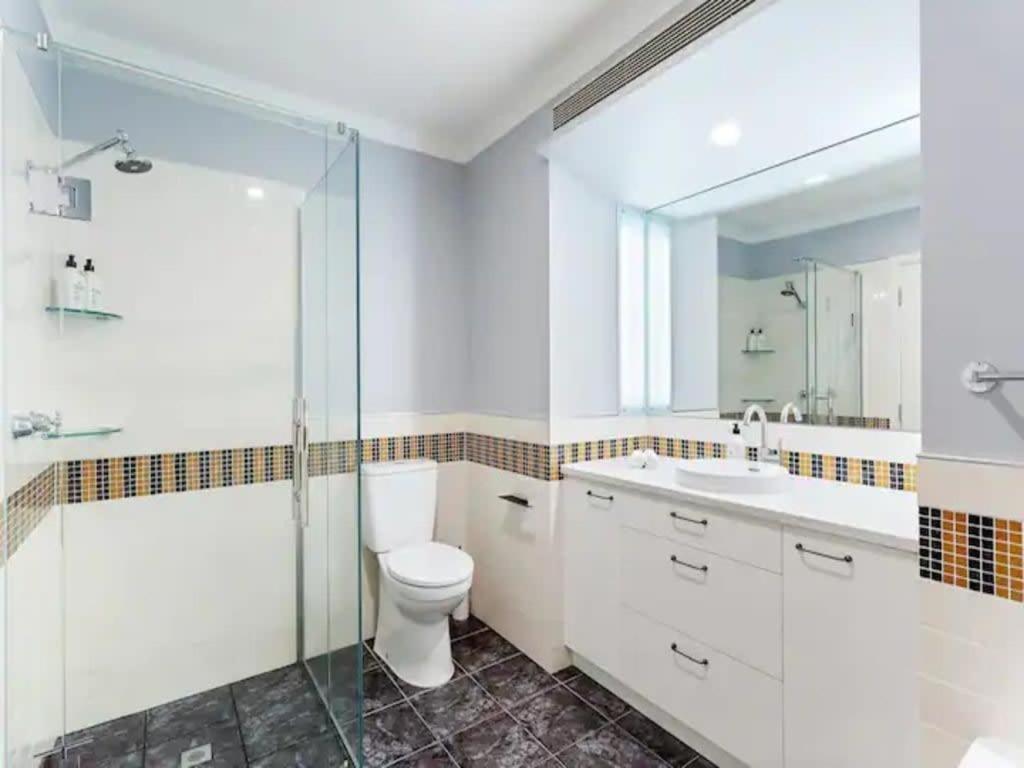 Lovely Bright Apartment With Balcony Pool And Gym Auckland Exteriör bild
